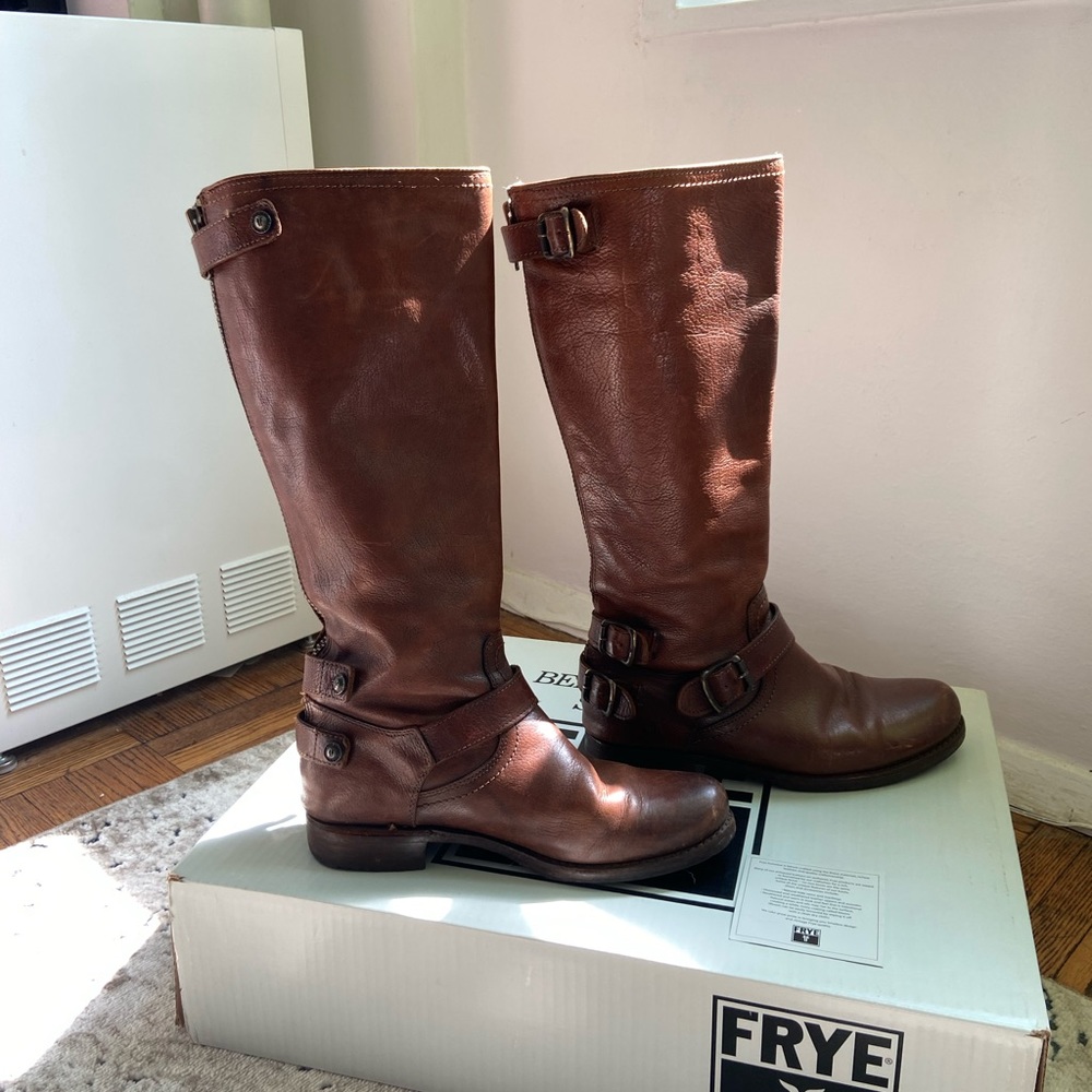 Frye Veronica back zip cognac size 9